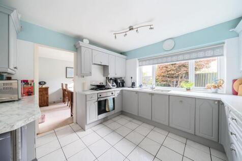 Kitchen 1.jpg