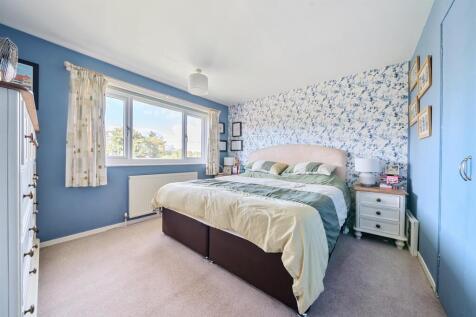 Bedroom 1.jpg