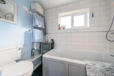Bathroom 2.jpg