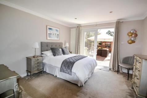 Downstairs suite 5.jpg