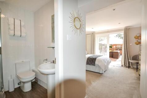 Downstairs suite.jpg