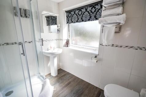 Family shower room 1.jpg