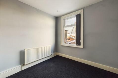 CAM01207G0-PR0306-STILL016.jpg