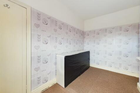 CAM03844G0-PR0037-STILL024.jpg
