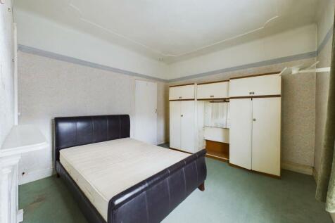 CAM03844G0-PR0037-STILL029.jpg