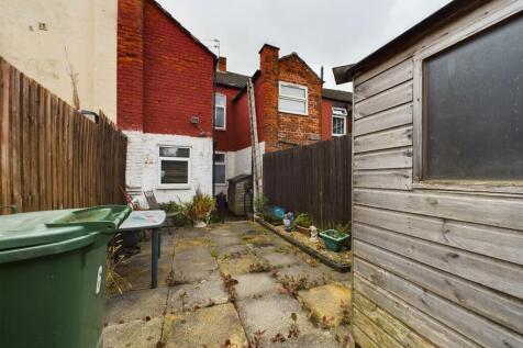 CAM03844G0-PR0037-STILL035.jpg