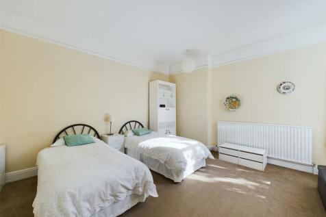 CAM03844G0-PR0084-STILL034.jpg