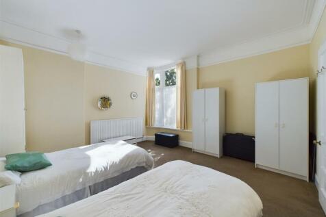 CAM03844G0-PR0084-STILL037.jpg