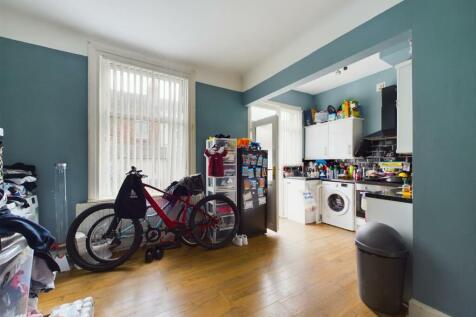 CAM03844G0-PR0089-STILL020.jpg
