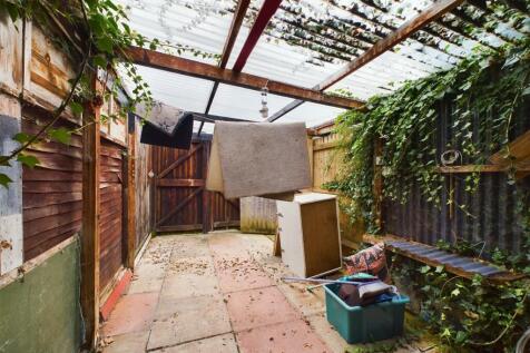 CAM03844G0-PR0114-STILL046.jpg
