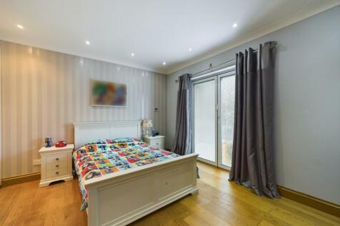 CAM03844G0-PR0125-STILL047.jpg