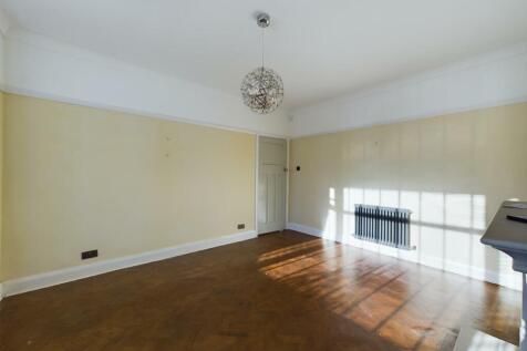 CAM03844G0-PR0151-STILL008.jpg