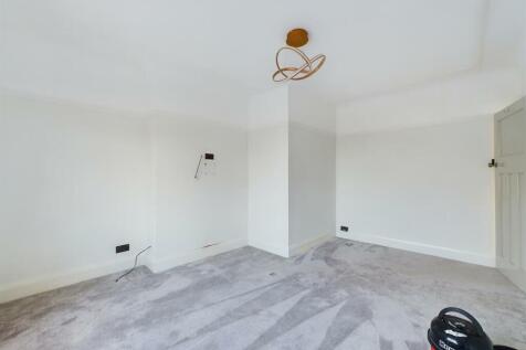 CAM03844G0-PR0151-STILL029.jpg