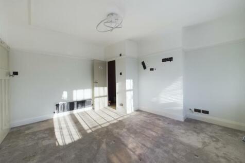 CAM03844G0-PR0151-STILL031.jpg