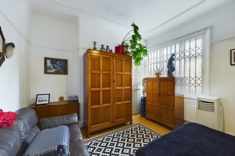 CAM03844G0-PR0136-STILL007.jpg