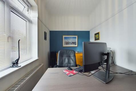 CAM03844G0-PR0136-STILL002.jpg