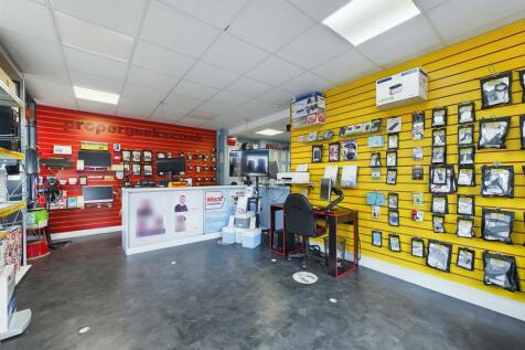 CAM03844G0-PR0136-STILL024.jpg