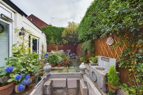 CAM03844G0-PR0136-STILL017.jpg