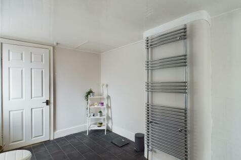 CAM03844G0-PR0159-STILL017.jpg