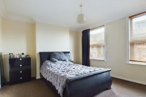 CAM03844G0-PR0159-STILL020.jpg