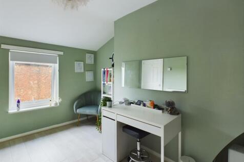 CAM03844G0-PR0159-STILL029.jpg