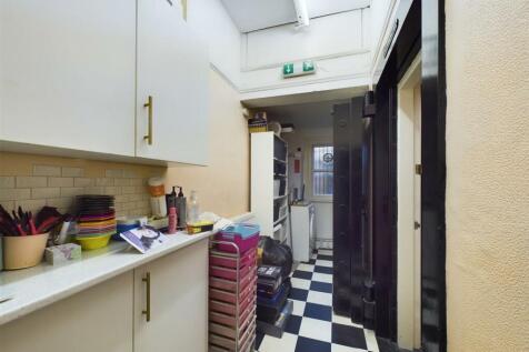 CAM03844G0-PR0156-STILL008.jpg