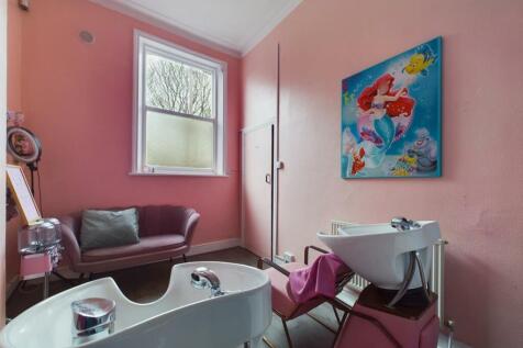 CAM03844G0-PR0156-STILL015.jpg