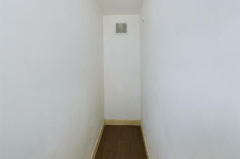 CAM03844G0-PR0156-STILL021.jpg