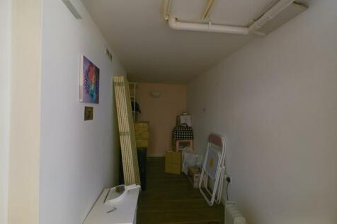 CAM03844G0-PR0156-STILL023.jpg