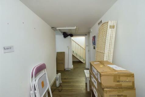 CAM03844G0-PR0156-STILL024.jpg
