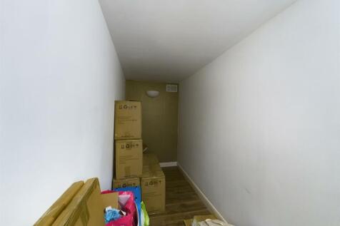 CAM03844G0-PR0156-STILL025.jpg