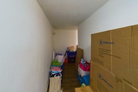 CAM03844G0-PR0156-STILL026.jpg