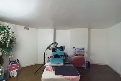 CAM03844G0-PR0156-STILL033.jpg