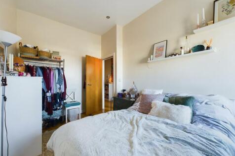 CAM03844G0-PR0170-STILL005.jpg