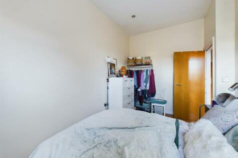 CAM03844G0-PR0170-STILL006.jpg