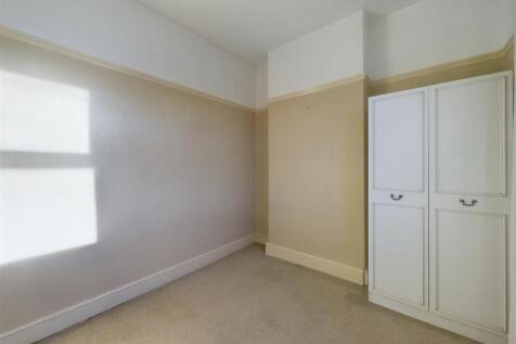 CAM03844G0-PR0190-STILL025.jpg