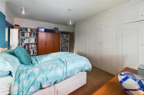 CAM03844G0-PR0203-STILL029.jpg