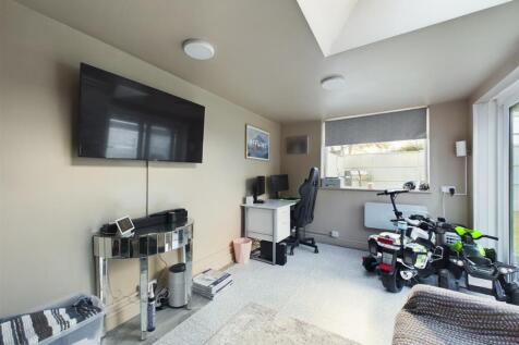 CAM04604G0-PR0012-STILL044.jpg