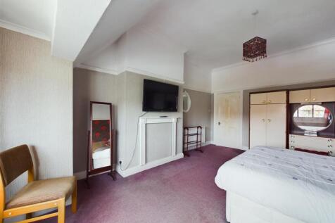 CAM01207G0-PR0455-STILL034.jpg
