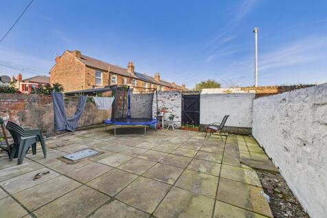 CAM03844G0-PR0243-STILL015.jpg