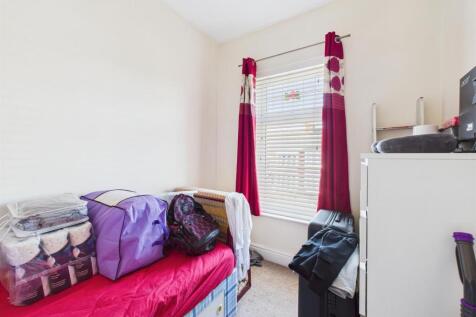 CAM03844G0-PR0255-STILL020.jpg