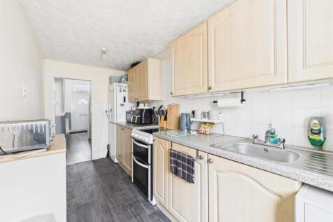 CAM03844G0-PR0260-STILL012.jpg