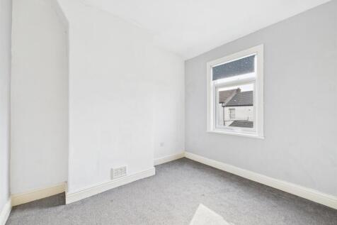 CAM03844G0-PR0264-STILL009.jpg