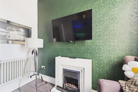 CAM03844G0-PR0271-STILL025.jpg