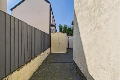CAM03844G0-PR0271-STILL037.jpg