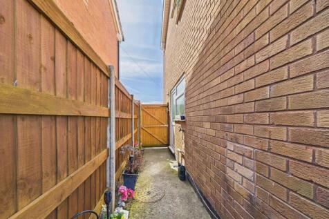 CAM03844G0-PR0275-STILL026.jpg