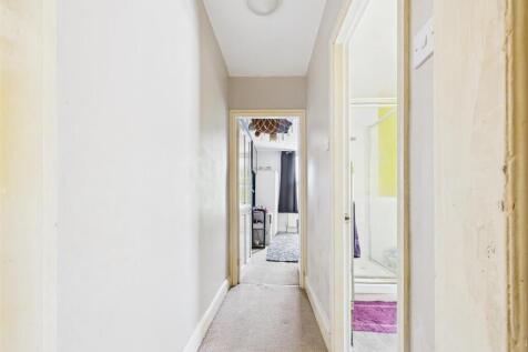 CAM03604G0-PR0044-STILL022.jpg