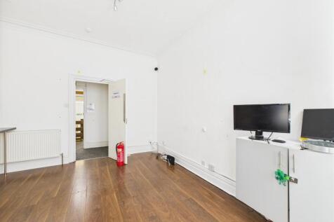 CAM03844G0-PR0293-STILL012.jpg