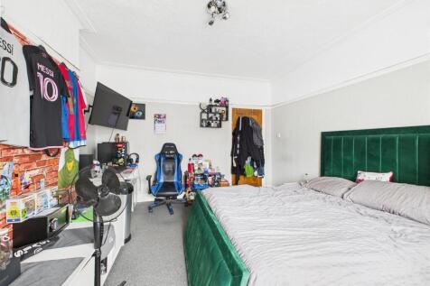CAM03844G0-PR0295-STILL032.jpg
