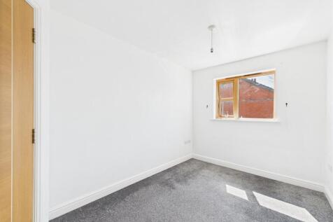 CAM03844G0-PR0298-STILL004.jpg